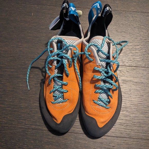 New Scarpa Climbing Shoes - Picture 1 of 8